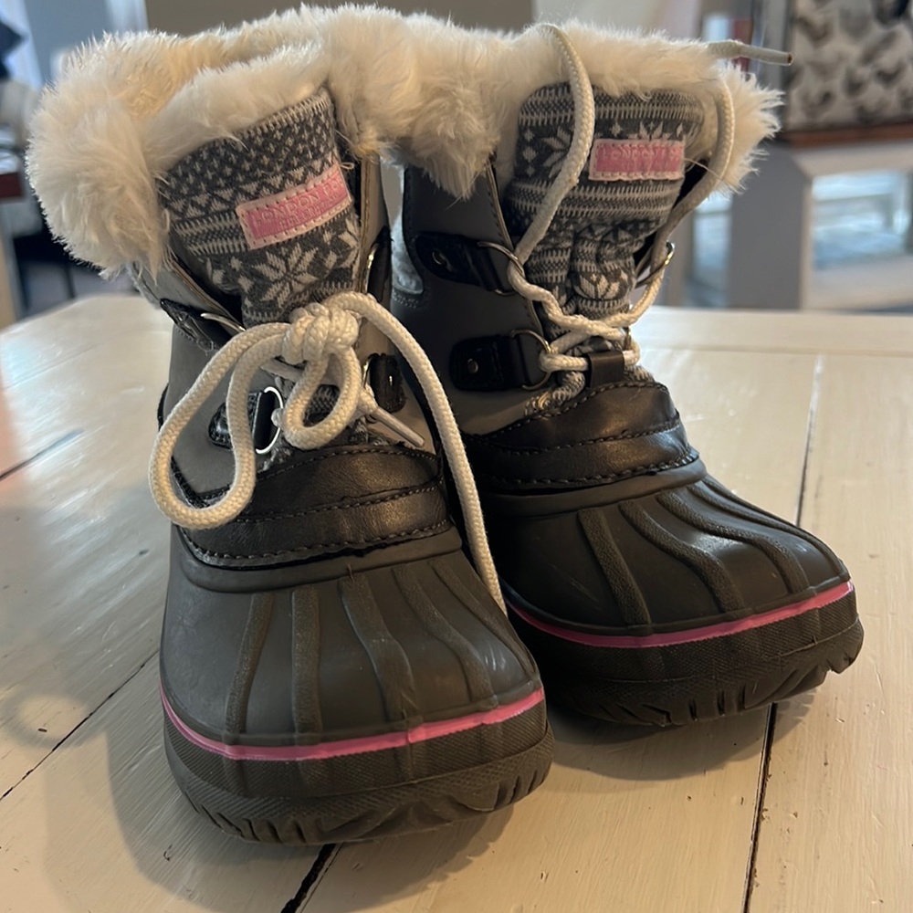 Snow boots